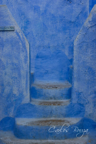 Escaleras de tonos azules