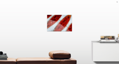 Así queda la obra Hielo Rojo en 5a0x75 cm impresa sobre metacrilato